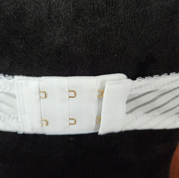 Lacy bra - Picture 5 of 6